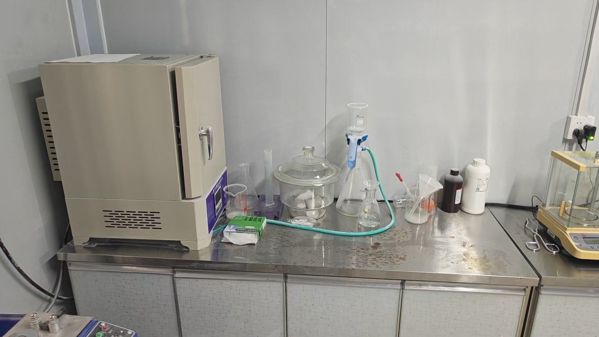 Laboratory analysis workspace at HeBei Shoushi New Materials
