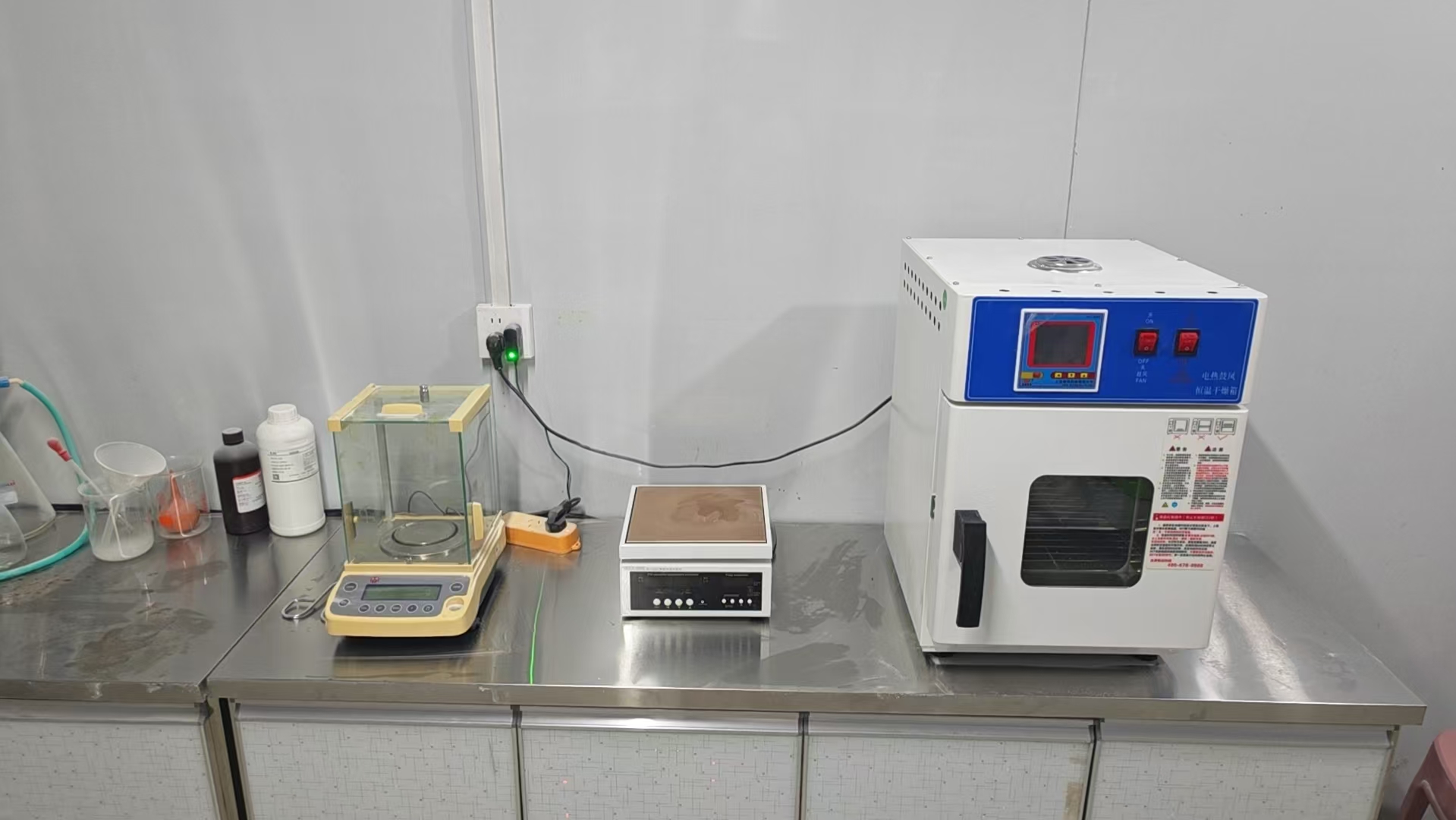 Laboratory thermal testing and weighing equipment at HeBei Shoushi New Materials